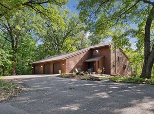 15827 Day Pl, Minnetonka, MN 55345