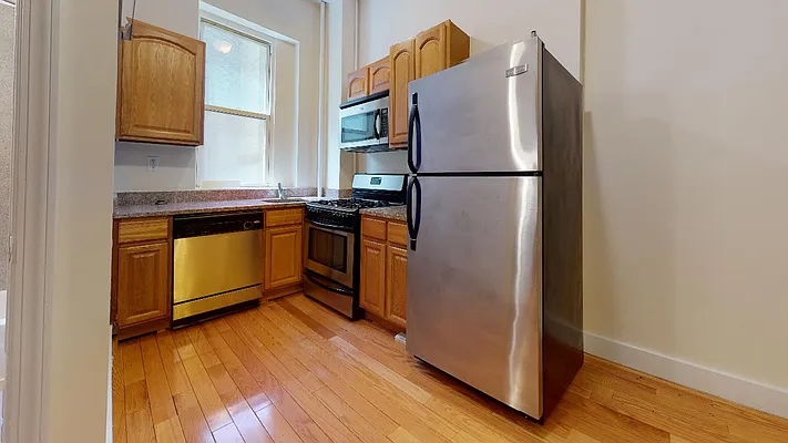 Rented by Bond New York | media 25