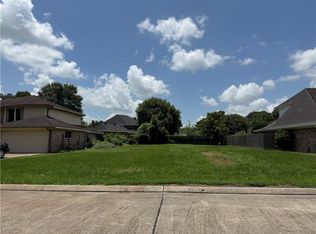 3815 Peach Tree Ct, New Orleans, LA 70131