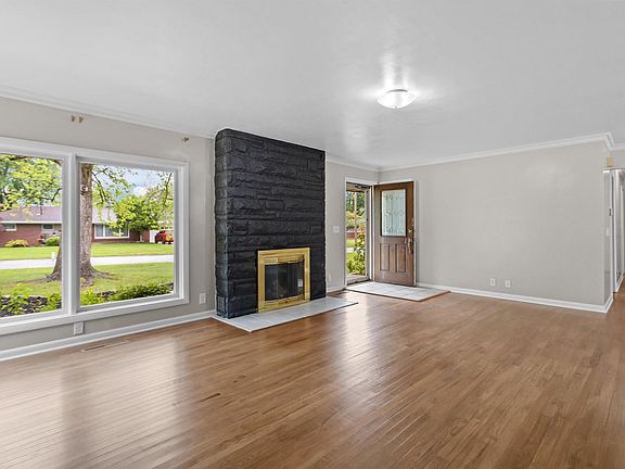 5th image of 1001 Maplewood Dr