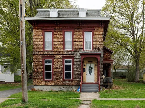 28 Bridge St, Carthage, NY 13619