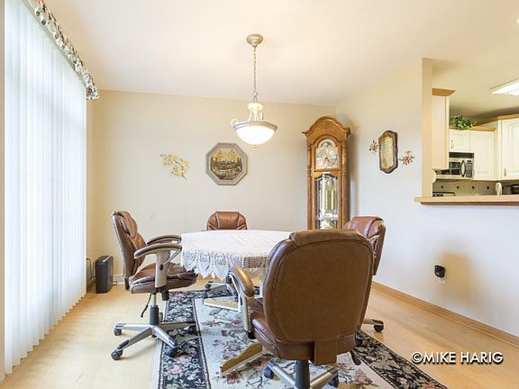 4th image of 313 N Shoreside SE #1