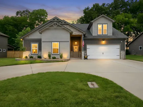 1024 Michaela Cir, Clarksville, TN 37043