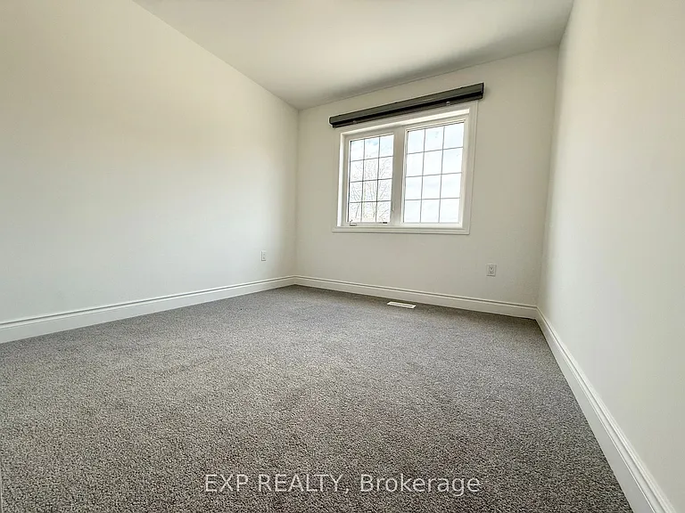 11 Franklin Ave — Photo 17