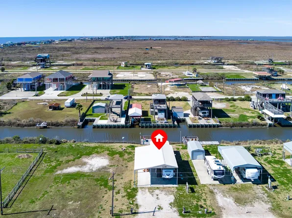 1109 Paisley St, Gilchrist, TX 77617