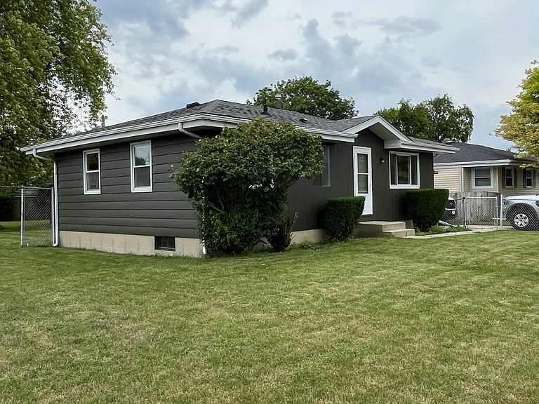 5705 66th Pl — Photo 1