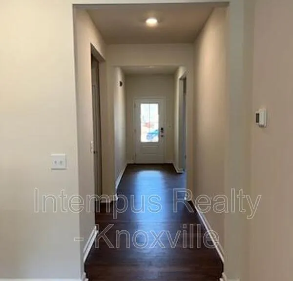 1311 Hampton Place Cir — Photo 4