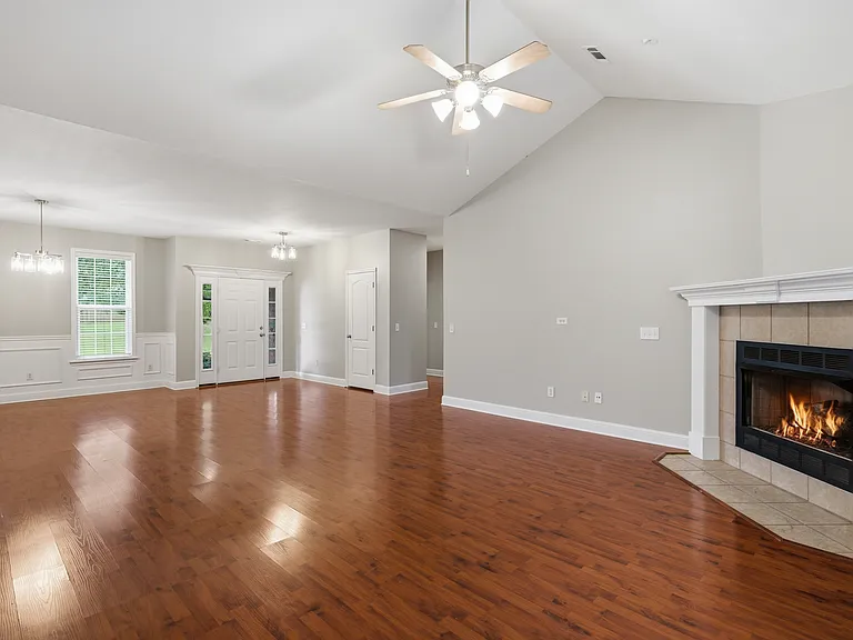 305 NW Palomino St — Photo 5