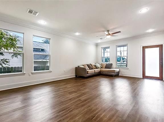 3rd image of 4404 Frenchmen St