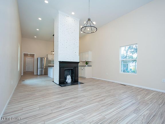 4th image of 1353 Texas Ave