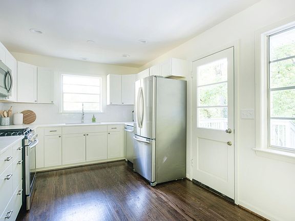 5th image of 900 Velmont Ln
