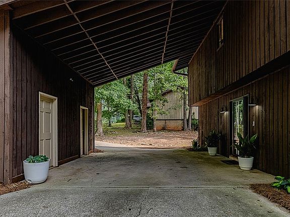 3rd image of 552 Edgefield Dr