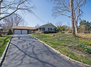 18 View Dr, Miller Place, NY 11764