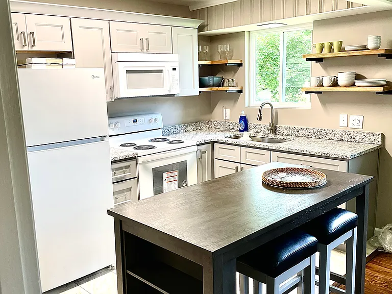 1722 Ashmore Ave #B — Photo 6