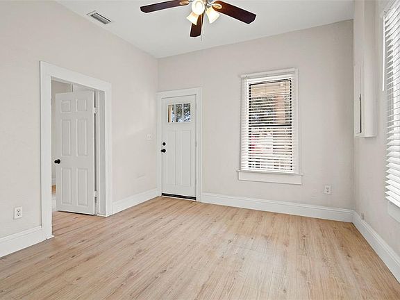 5th image of 2113 W Cherry St