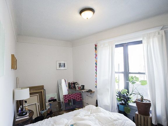 4th image of 811 Grand St #3