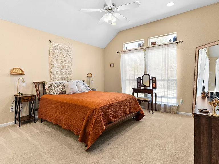 804 Woodhollow Dr — Photo 2