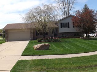 435 Jonathon Dr, Almont, MI