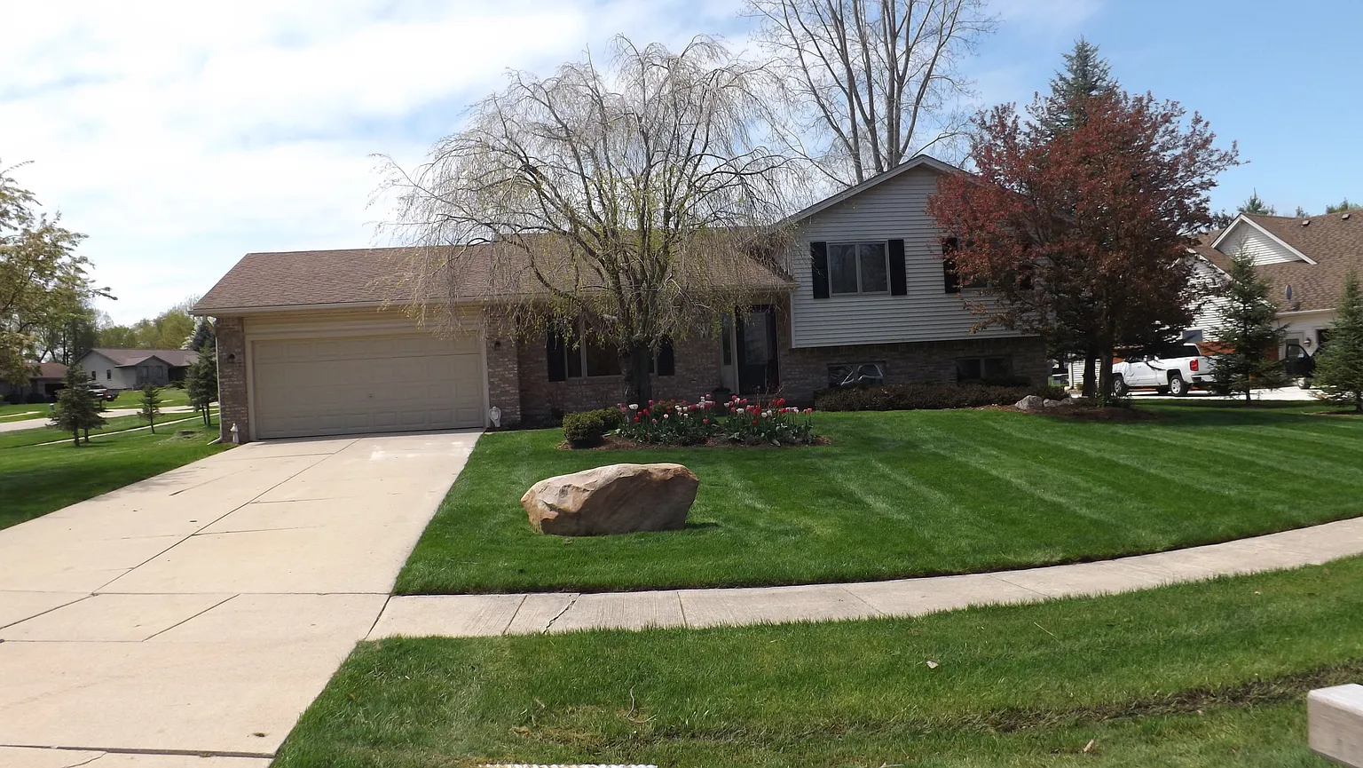 435 Jonathon Dr photo 1