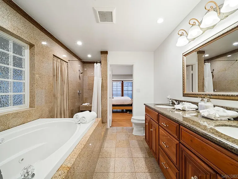 4260 Eastridge Dr — Photo 38