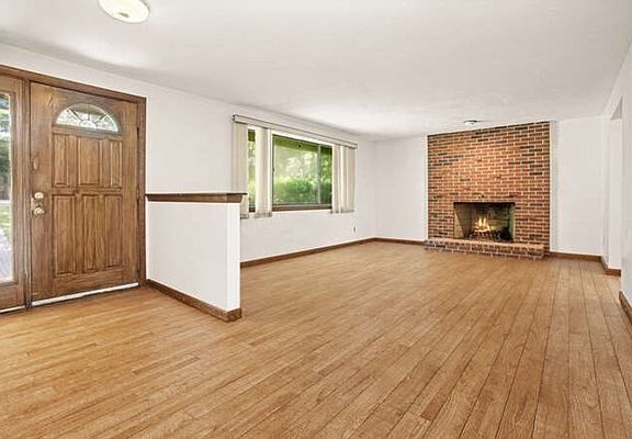 5th image of 33 Hobbs Brook Rd