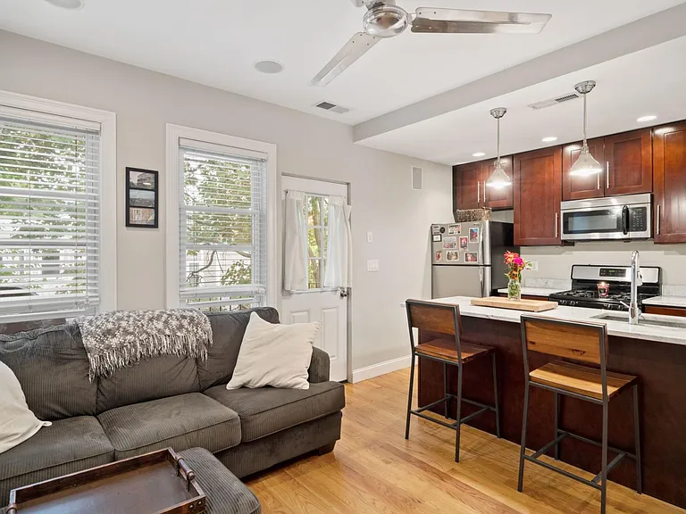 19 Burrill Pl #3 — Photo 3