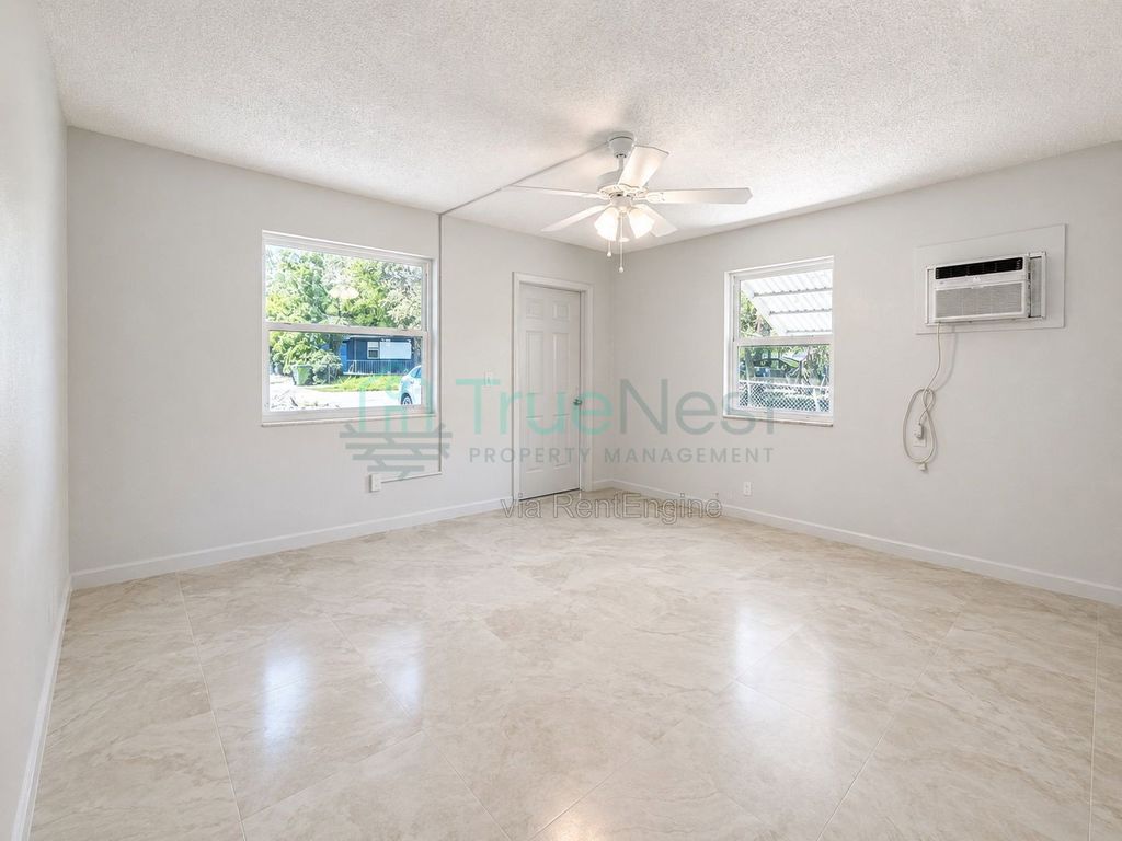 2631 NW 6th St, photo 9
