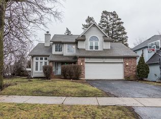 255 Cimarron Rd E, Lombard, IL 60148