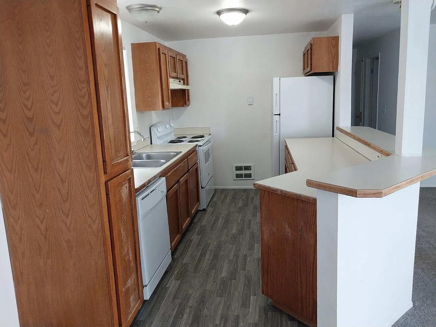 Grade Road Apartments — Photo 2