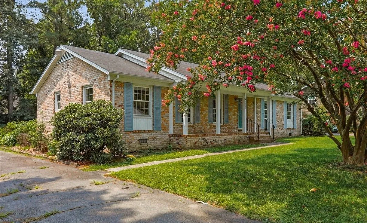 4 bed, 1624 sqft, $2,650 — Photo 2