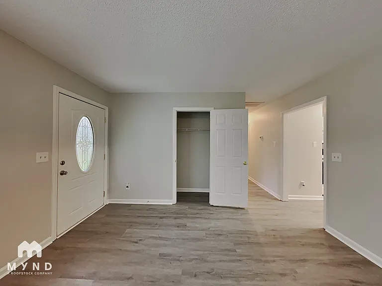 2028 Collier Rd — Photo 2