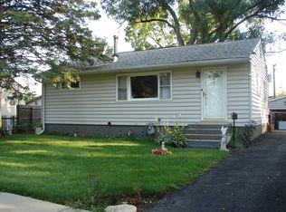 2913 Navaho Rd, Waukegan, IL 60087