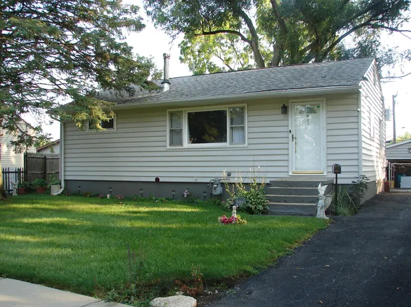 2913 Navaho Rd, Waukegan, IL 60087