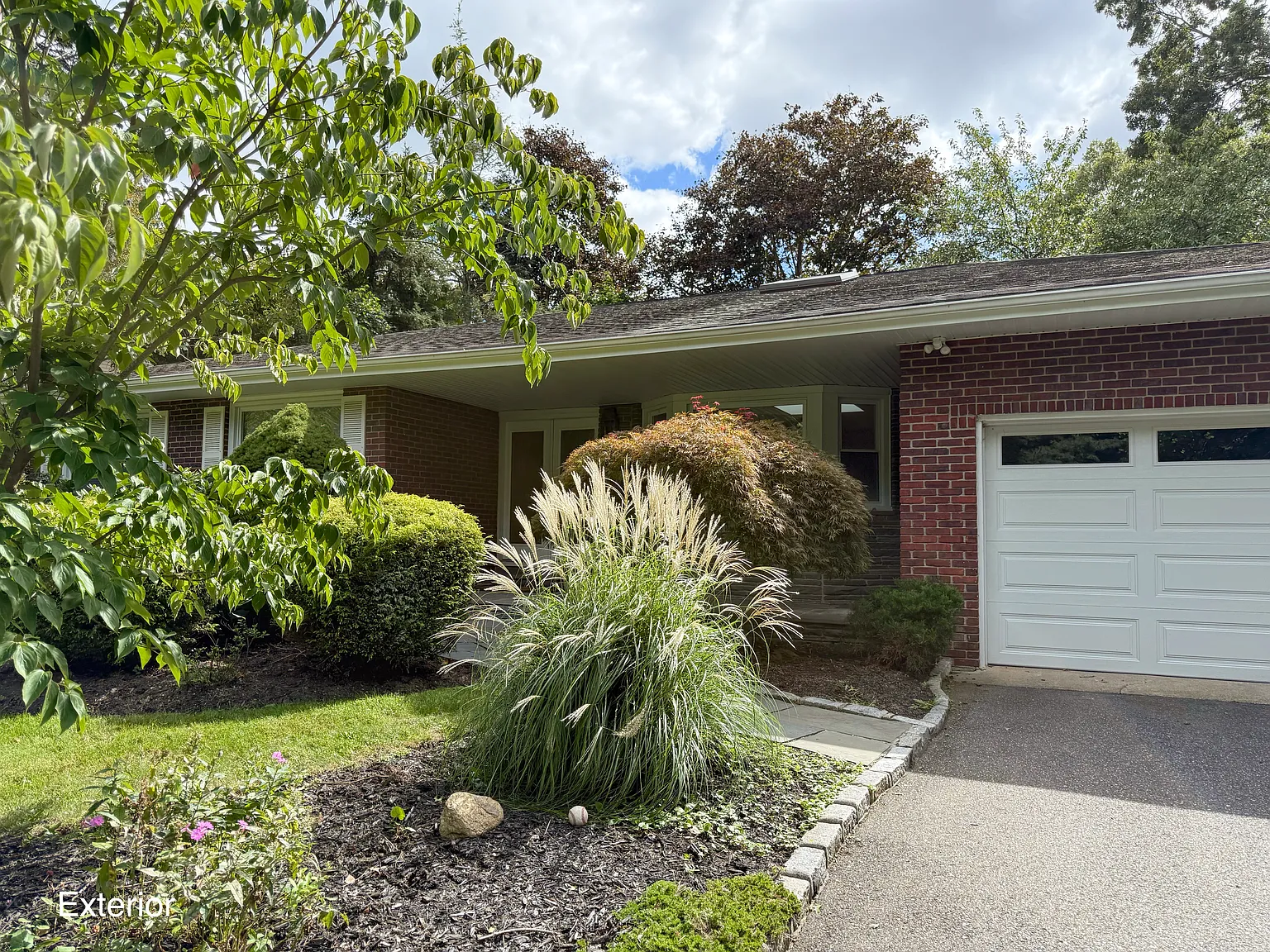 3 bed, 2.5 bath, 2350 sqft, $8,500 — Photo 2