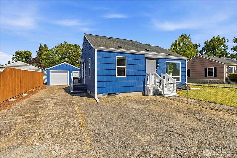 2nd image of 810 30th Avenue