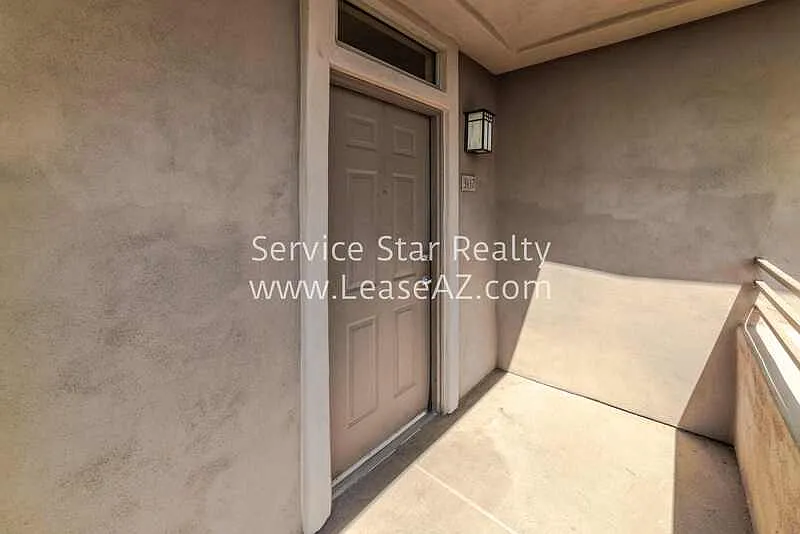 2 bed, 2.0 bath, 1132 sqft, $1,725 — Photo 2