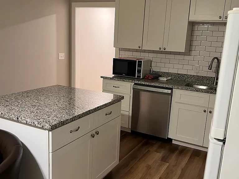 215 E Gwinnett St #C — Photo 5