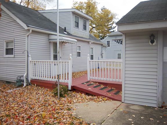 driveway view of deck