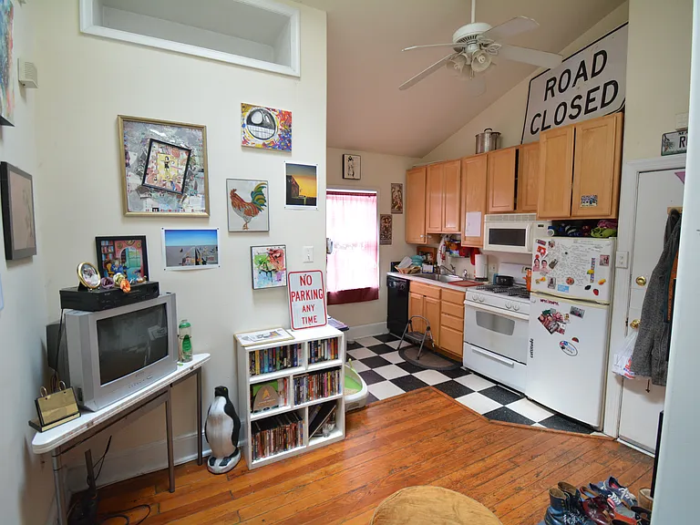 253 W Hansberry St #3F — Photo 2