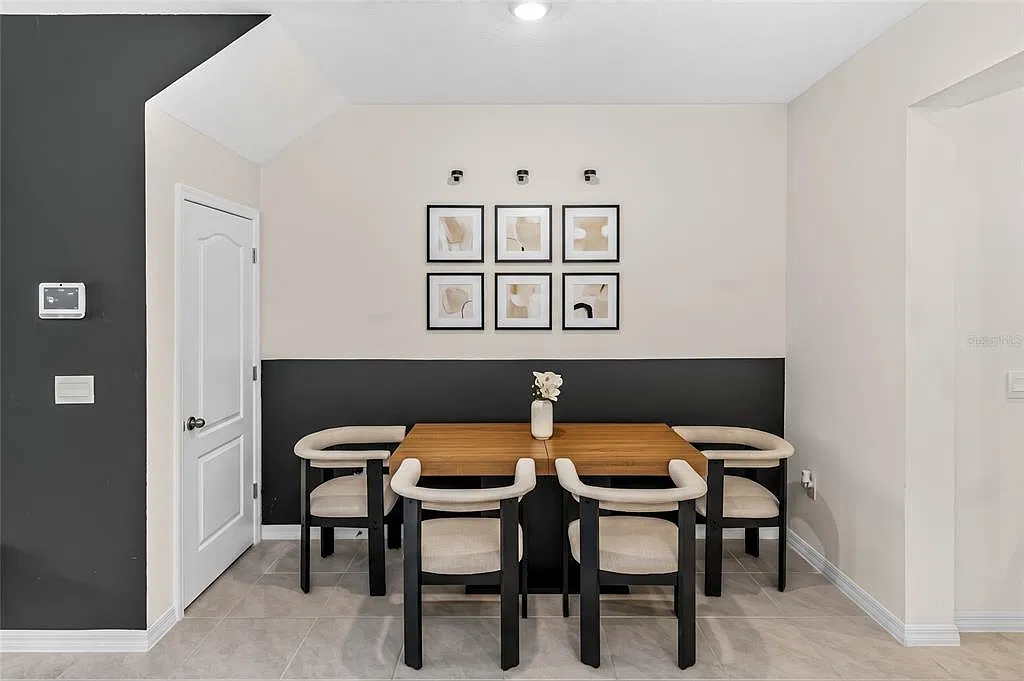 3 bed, 2.5 bath, 1660 sqft, $2,200 — Photo 4