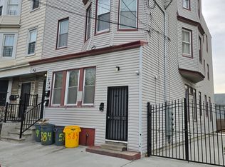 584 Hunterdon St #1, Newark, NJ 07108