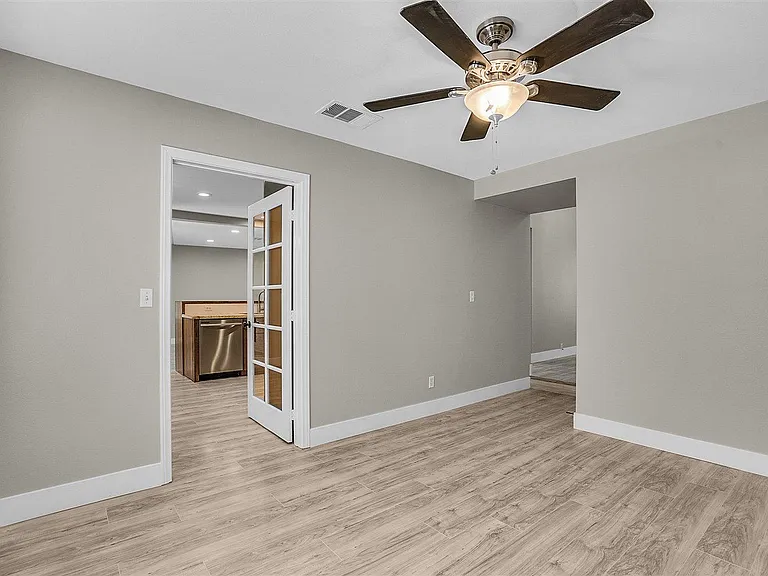 7705 Sea Wind Dr — Photo 5