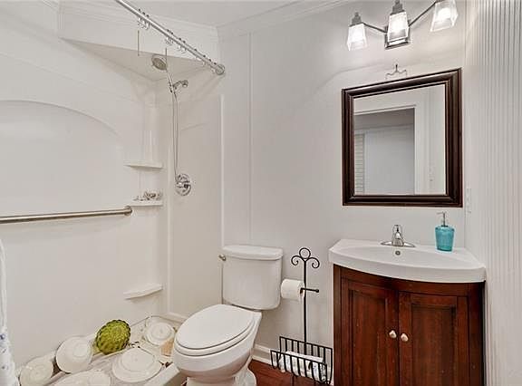 3rd image of 225 20th St