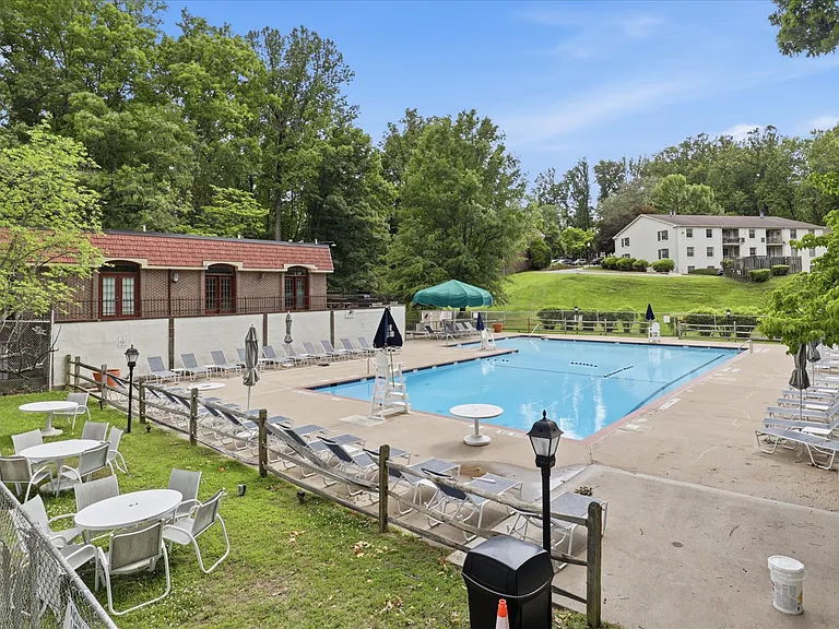 8114 A Colony Point Rd #G — Photo 15