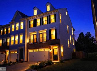 25294 Arrowroot Ter, Chantilly, VA 20152
