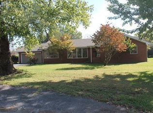 2704 Cayce Meade Dr, Hopkinsville, KY 42240