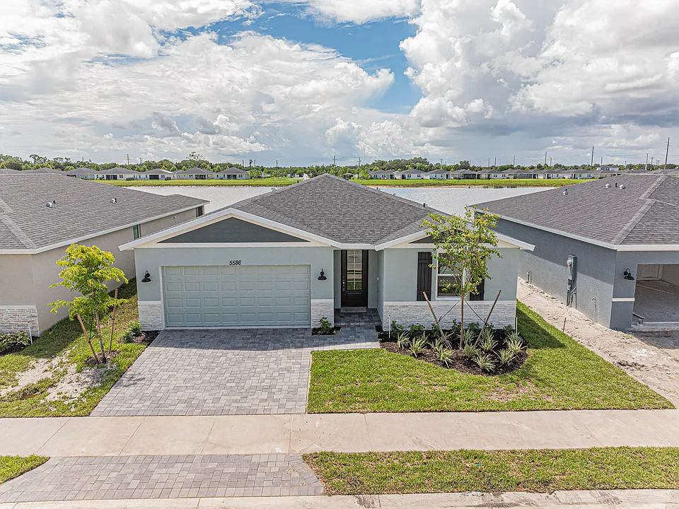 5586 Hampton Park Cir