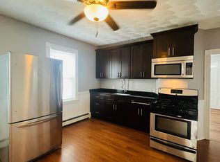 135 Arlington Ave FLOOR 2, Warren, RI 02885