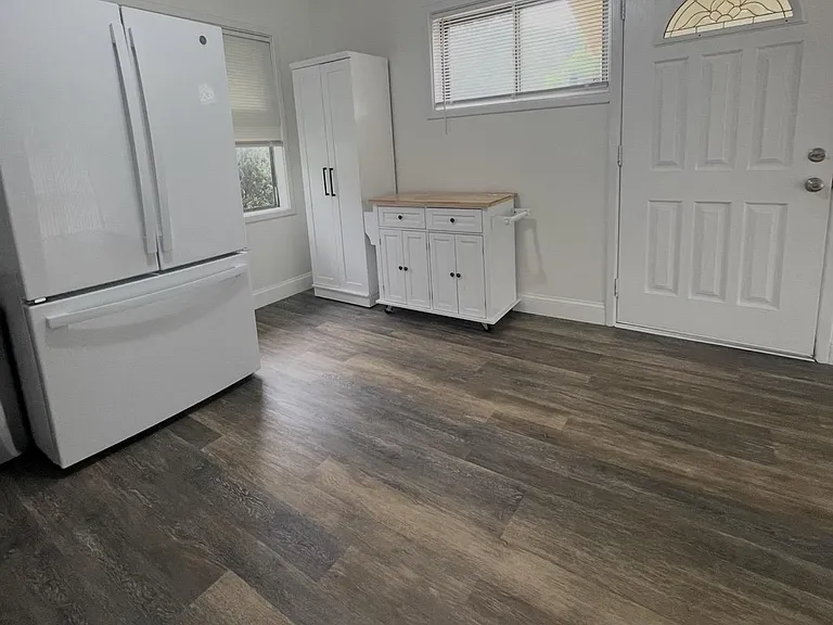 5700 Stillwell Rd — Photo 8