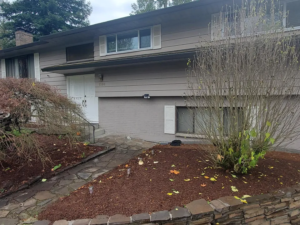 1500 SE Eastwood Ct #5